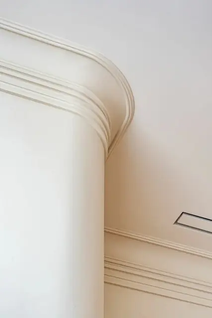 Радиусный угол с молдингами