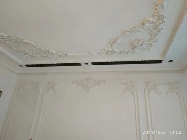 Угловой орнамент и карниз