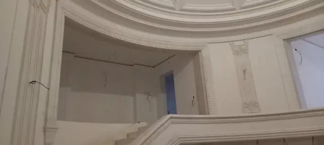 Купол над лестничным холлом, вид снизу