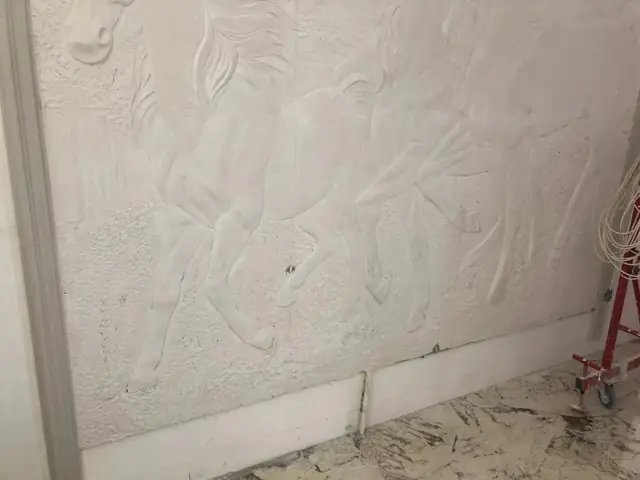 Рельефное панно с лошадьми