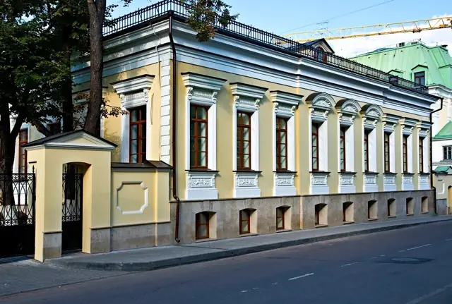 Фасад особняка в Казачьем переулке