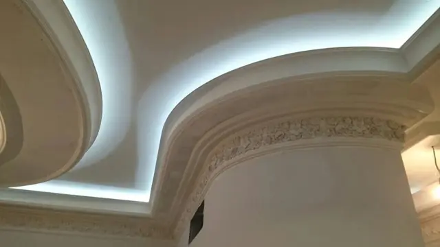 Волна карниза с подсветкой крупно